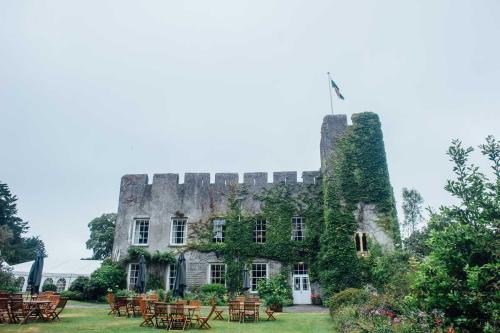 Fonmon Castle Wedding photography-9